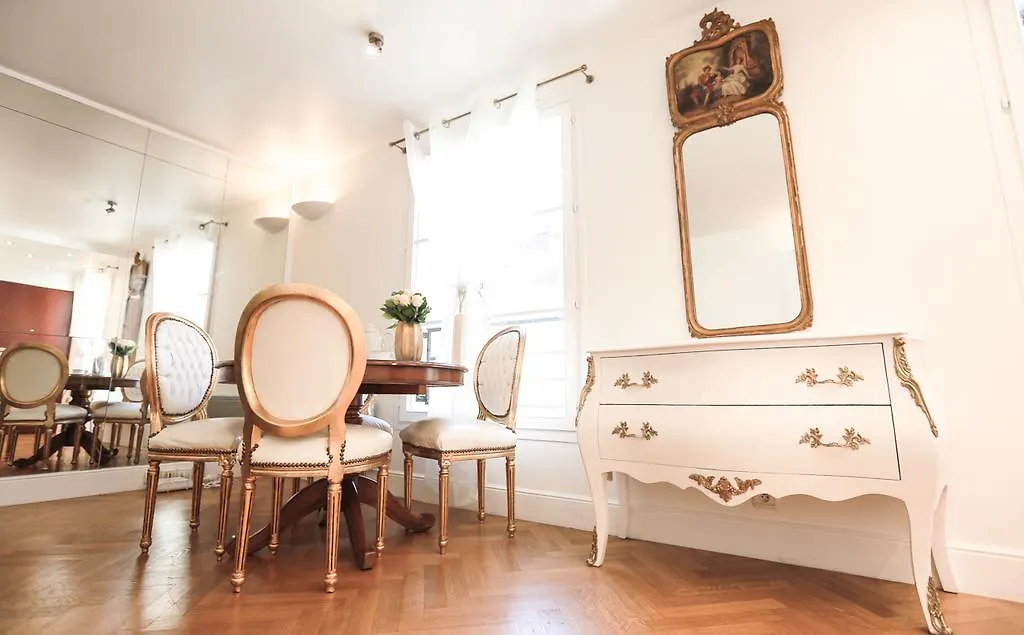Lägenhet Parislux